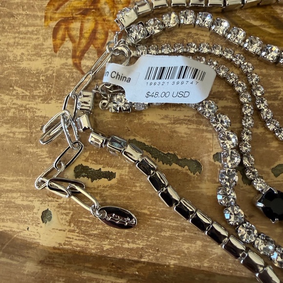 🦋Free People Layered Necklace - Picture 8 of 9